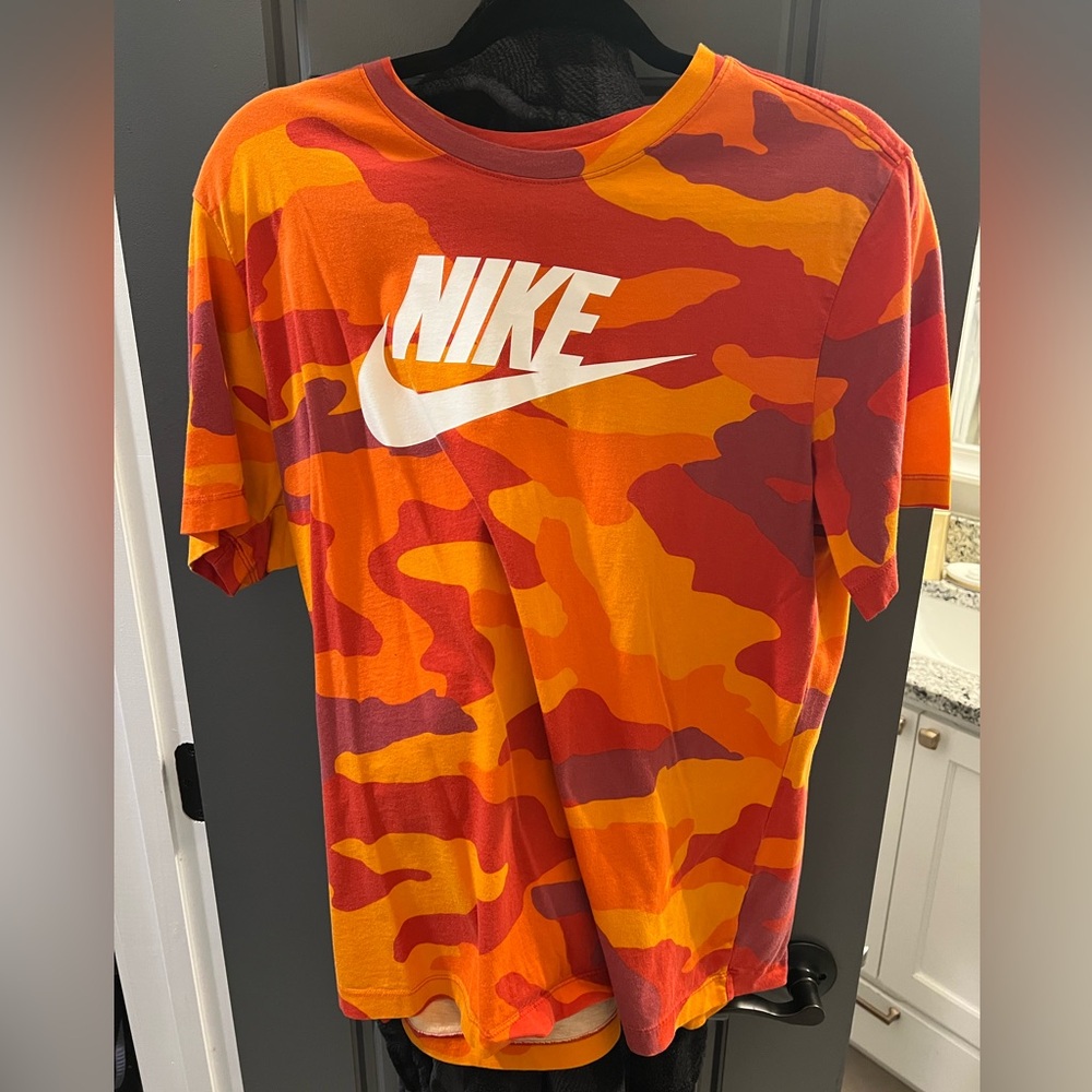 Men’s Nike shirt